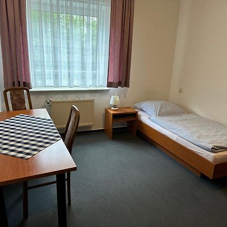 Haus Pegasus Hotel Garbsen Kamer foto