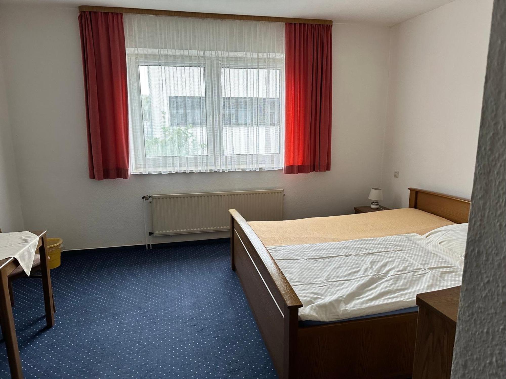 Haus Pegasus Hotel Garbsen Kamer foto